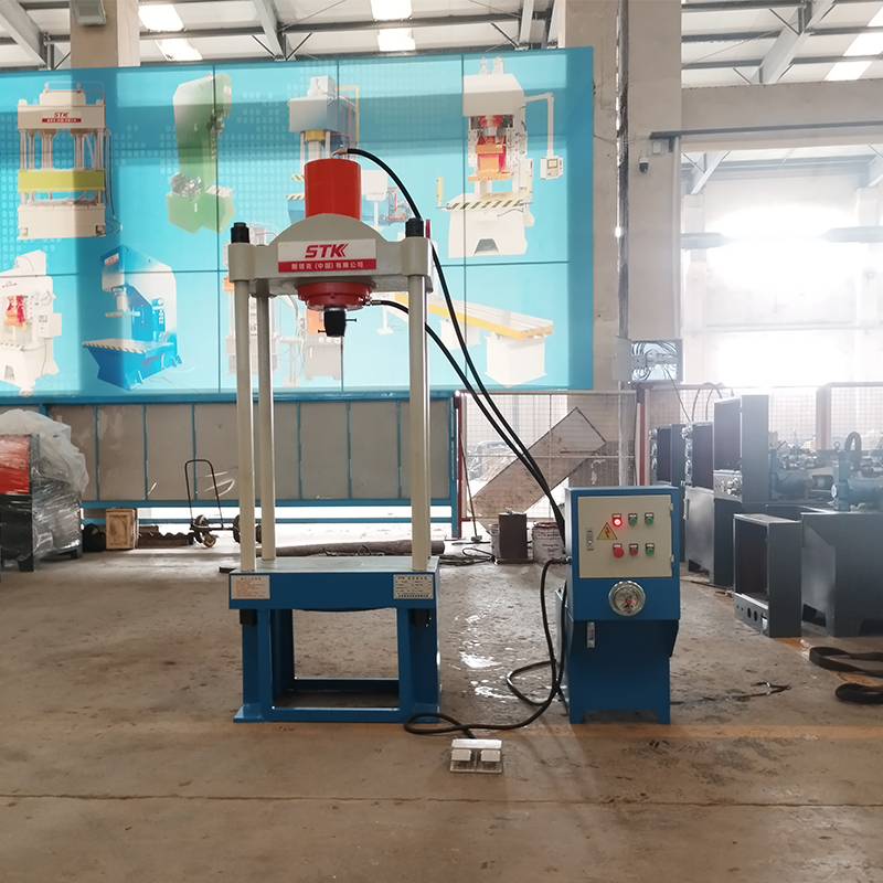 100T四柱二梁液压机