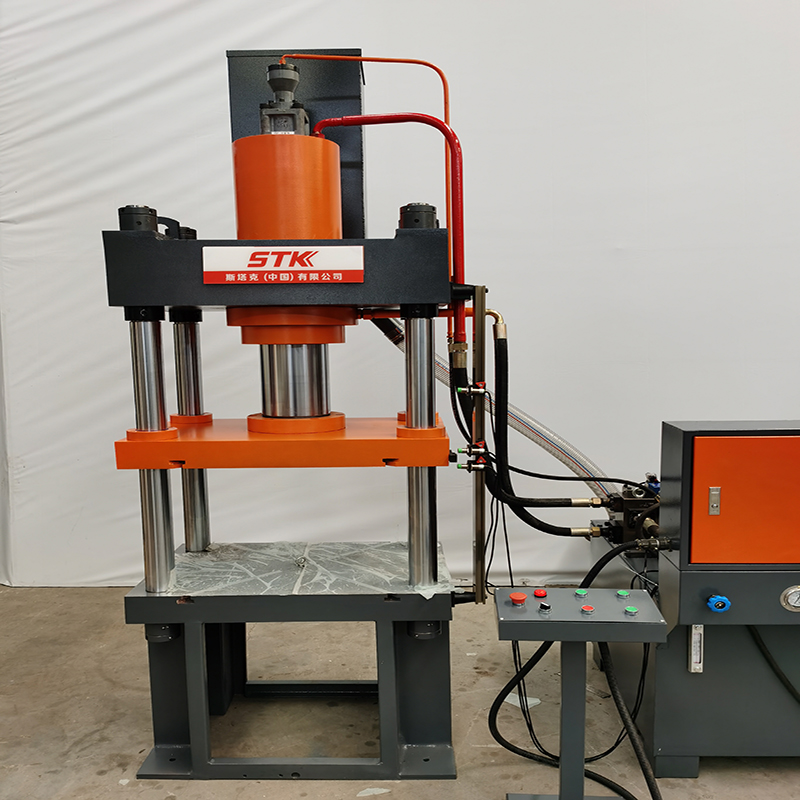 100T三梁四柱液压机