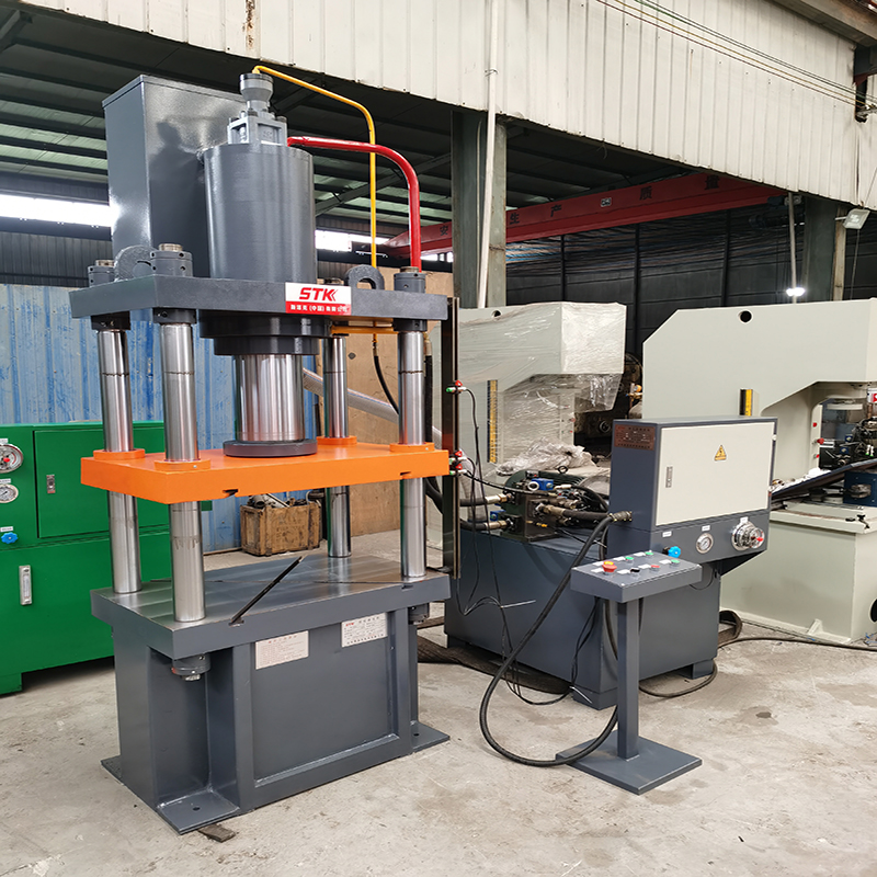 100T三梁四柱液压机