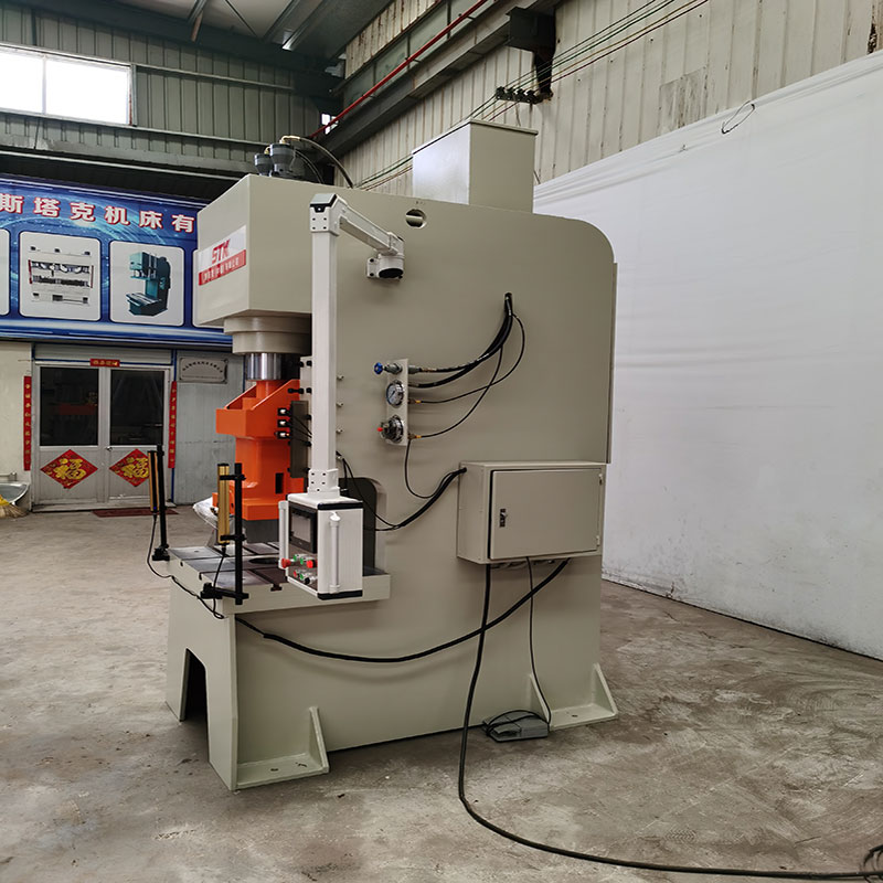 山东济宁100T液压冲床